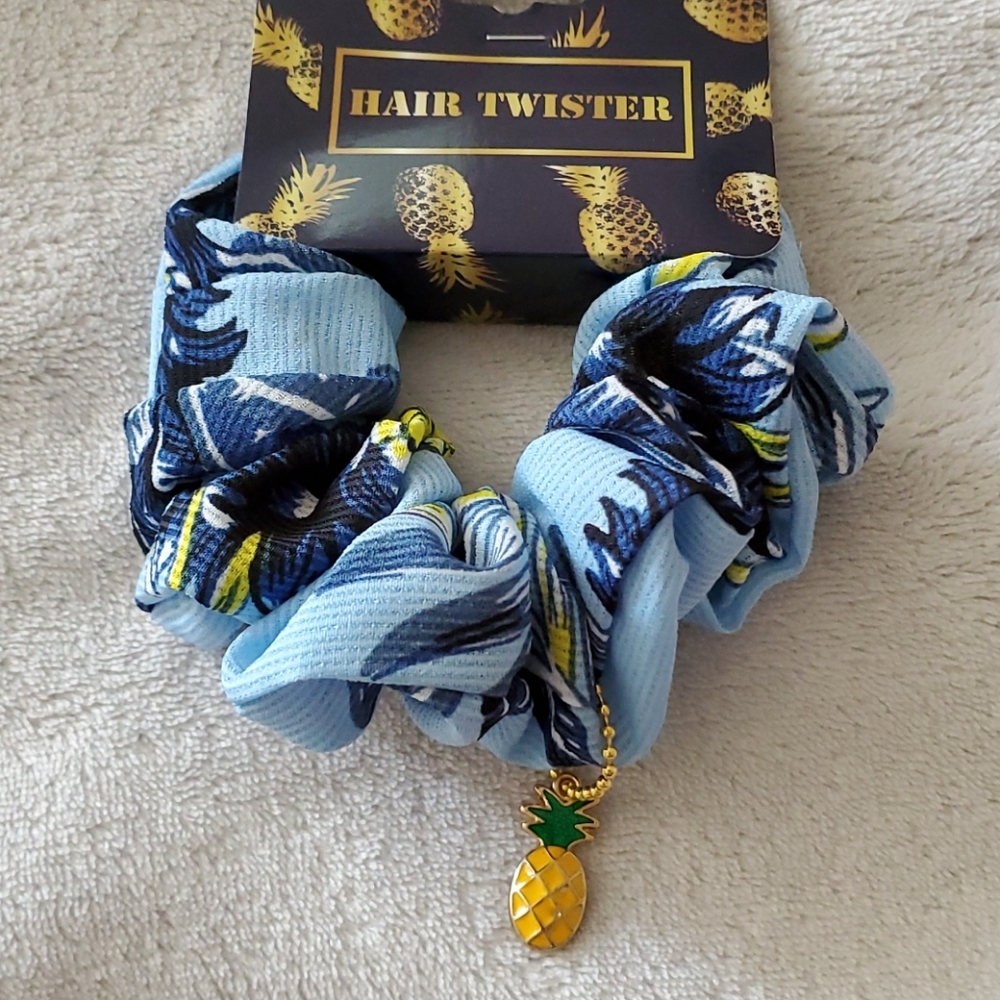 Hair scrunchie 🎁🏷
